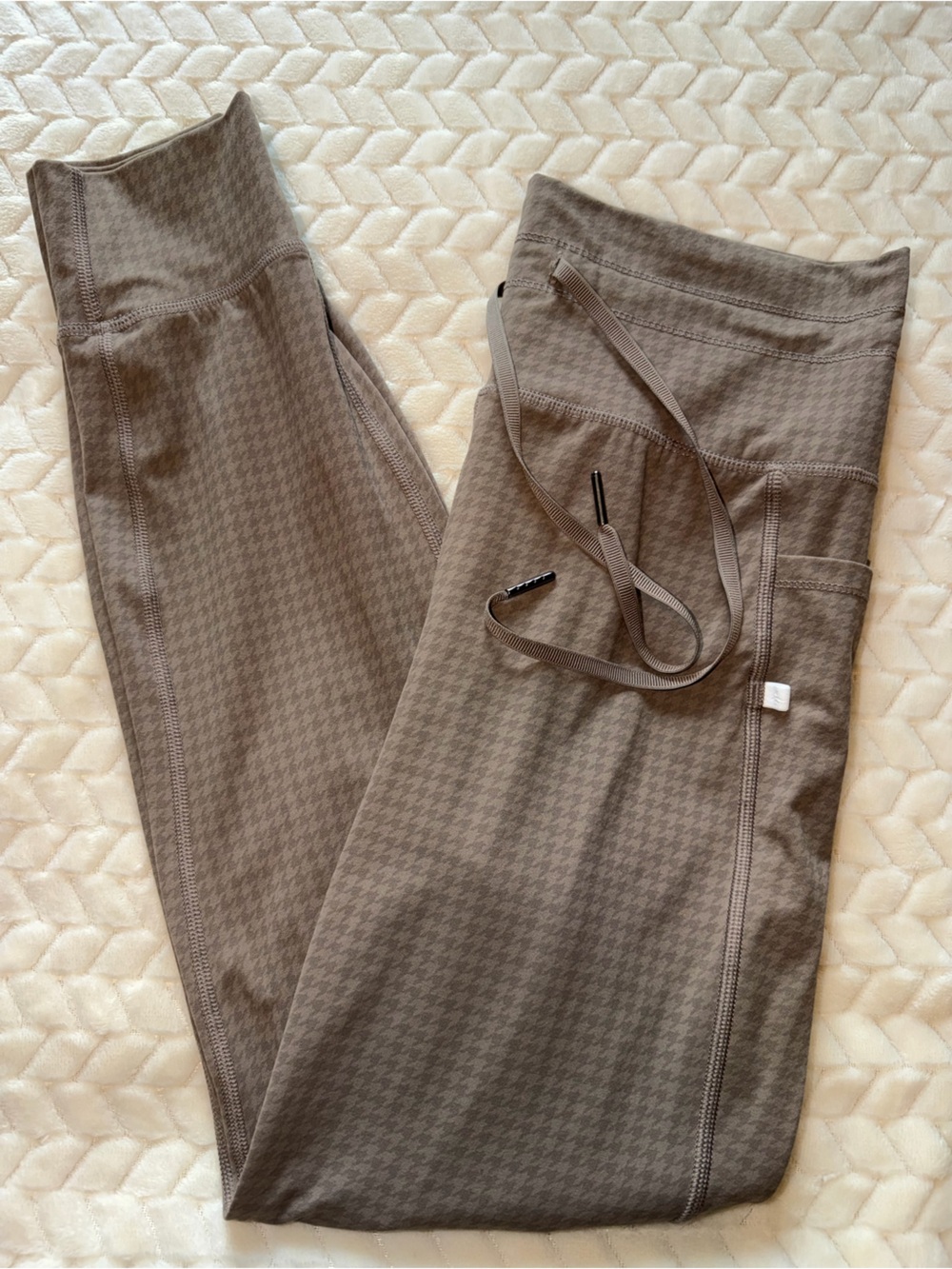 Halara UltraSculpt High Waisted 7/8 Joggers Tan Houndstooth Size Large